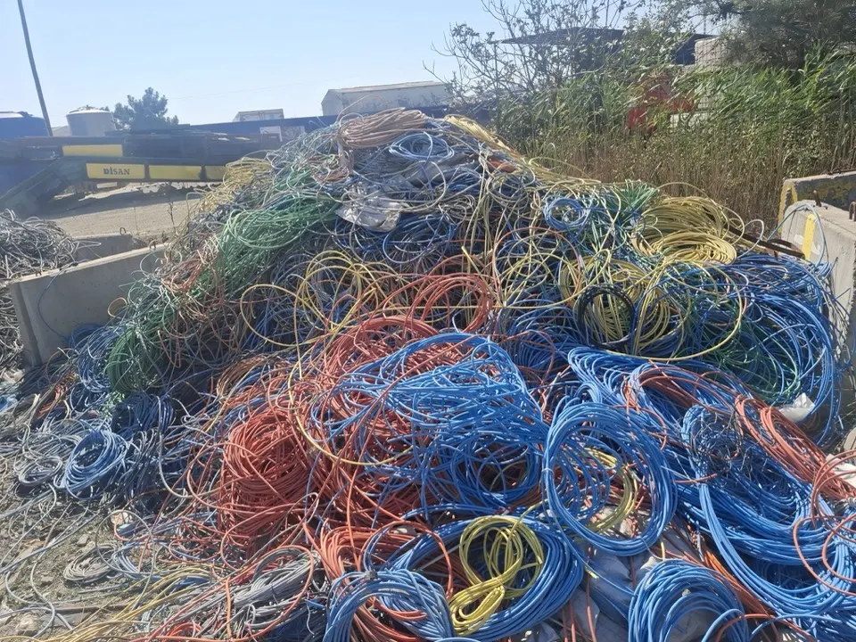 Kablo hurdası yığını